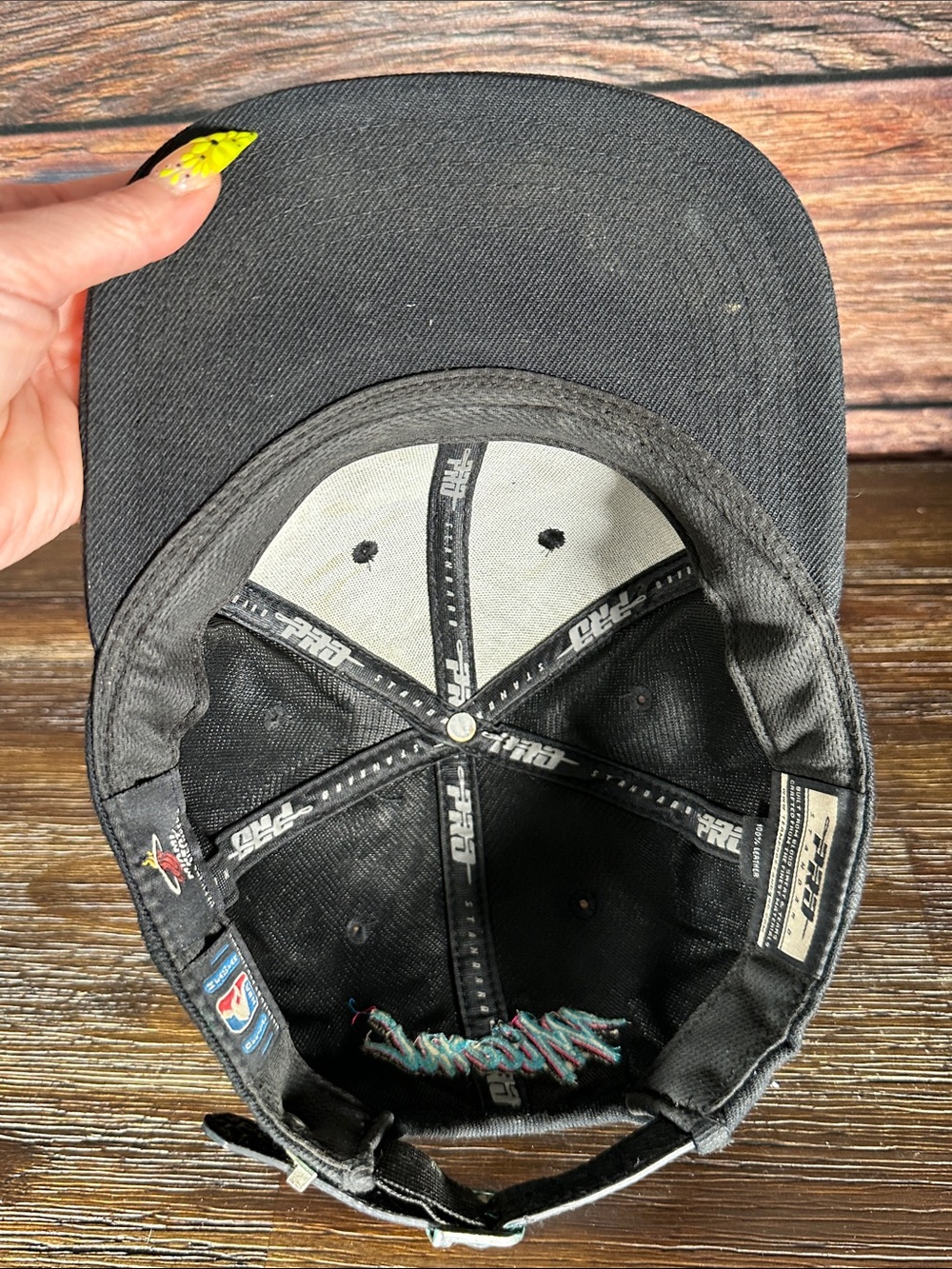 PRO standard Miami Heat black Hat with pink and teal embroidered logo - Picture 6 of 6